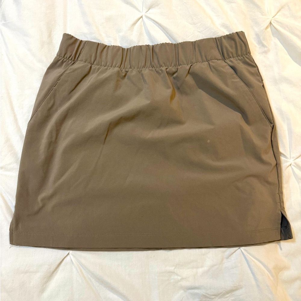 Columbia Khaki Skirt/Skort Size Sm